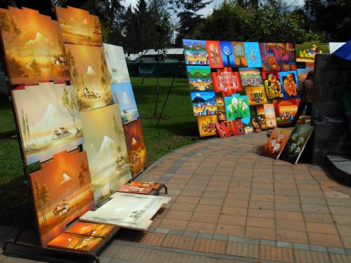 7 BEST ART, HANDICRAFTS MARKETS OF ECUADOR: Paintings exposition at Ejido Park, Quito, Ecuador